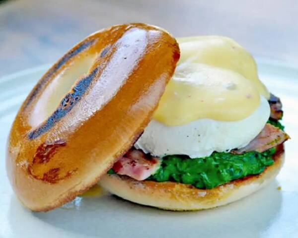 Benny the Bagel (Eggs Benedict)