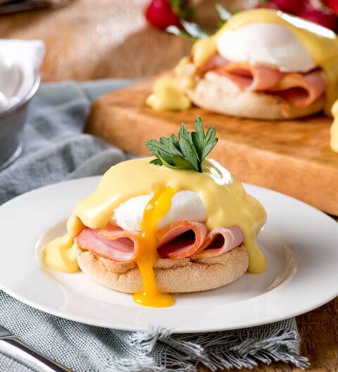 Classic (Eggs Benedict)